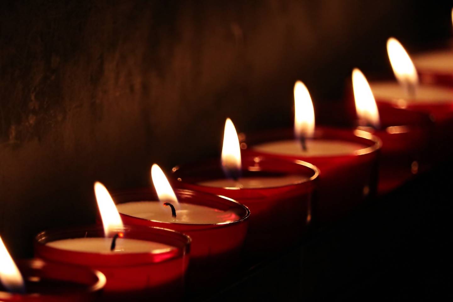 Новости мира / Интересные новости / Жители Бангладеша массово скупают свечи и топливо для генераторов