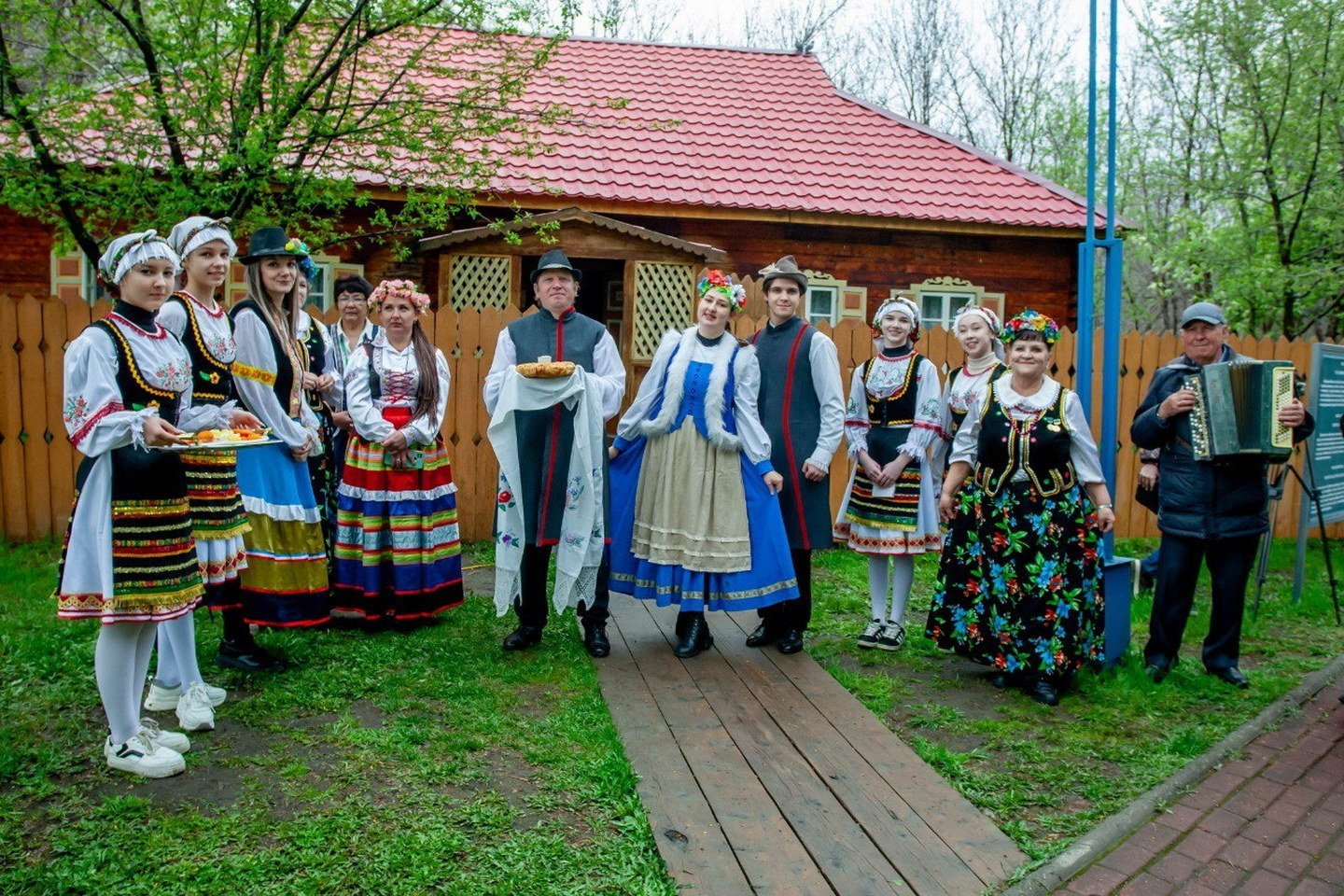 Усть-Каменогорск и ВКО / День единства народа отмечают в Усть-Каменогорске