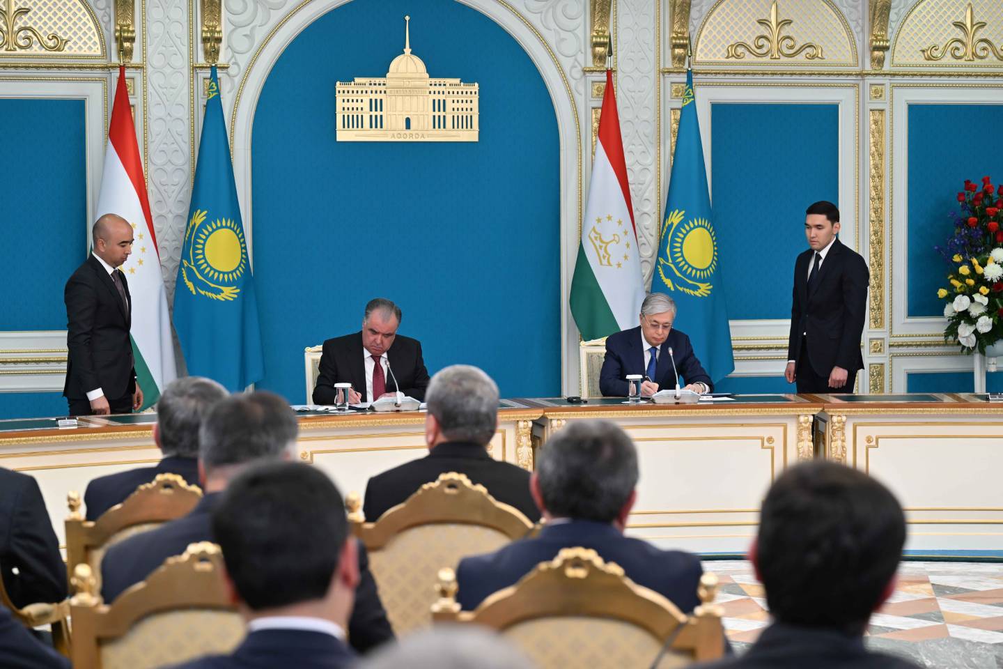 Новости мира / Политика в мире / Касым-Жомарт Токаев встретился с президентом Таджикистана Эмомали Рахмоном