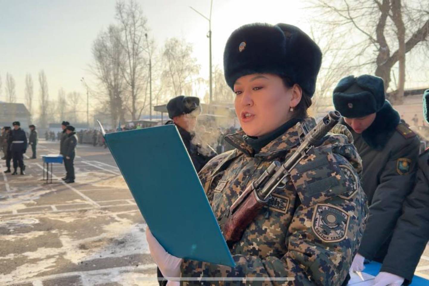 Усть-Каменогорск и ВКО / В ВКО впервые три девушки приняли воинскую присягу в в/ч 5518 Нацгвардии РК