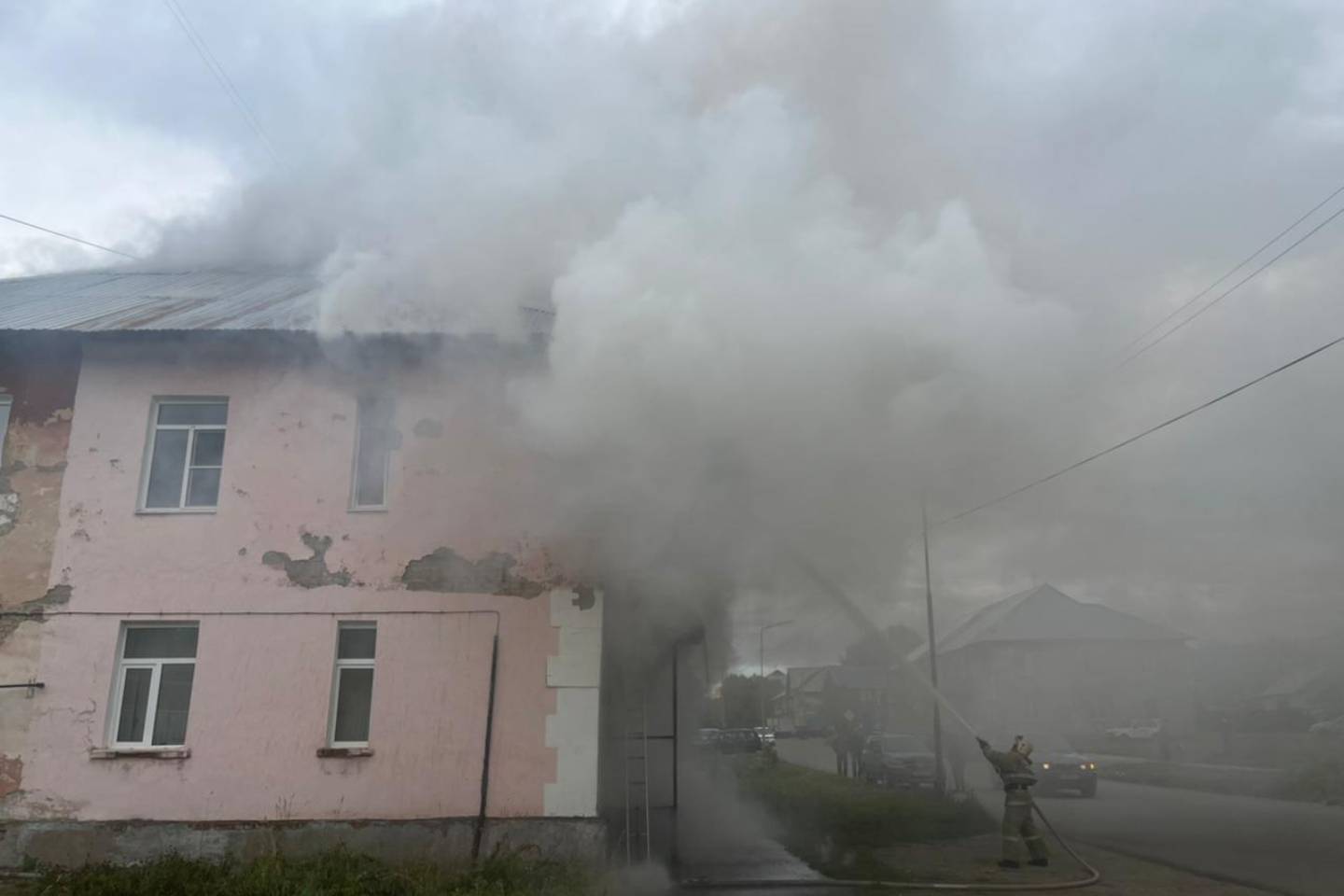 Происшествия в Казахстане и мире / Два дома сгорели утром в Усть-Каменогорске
