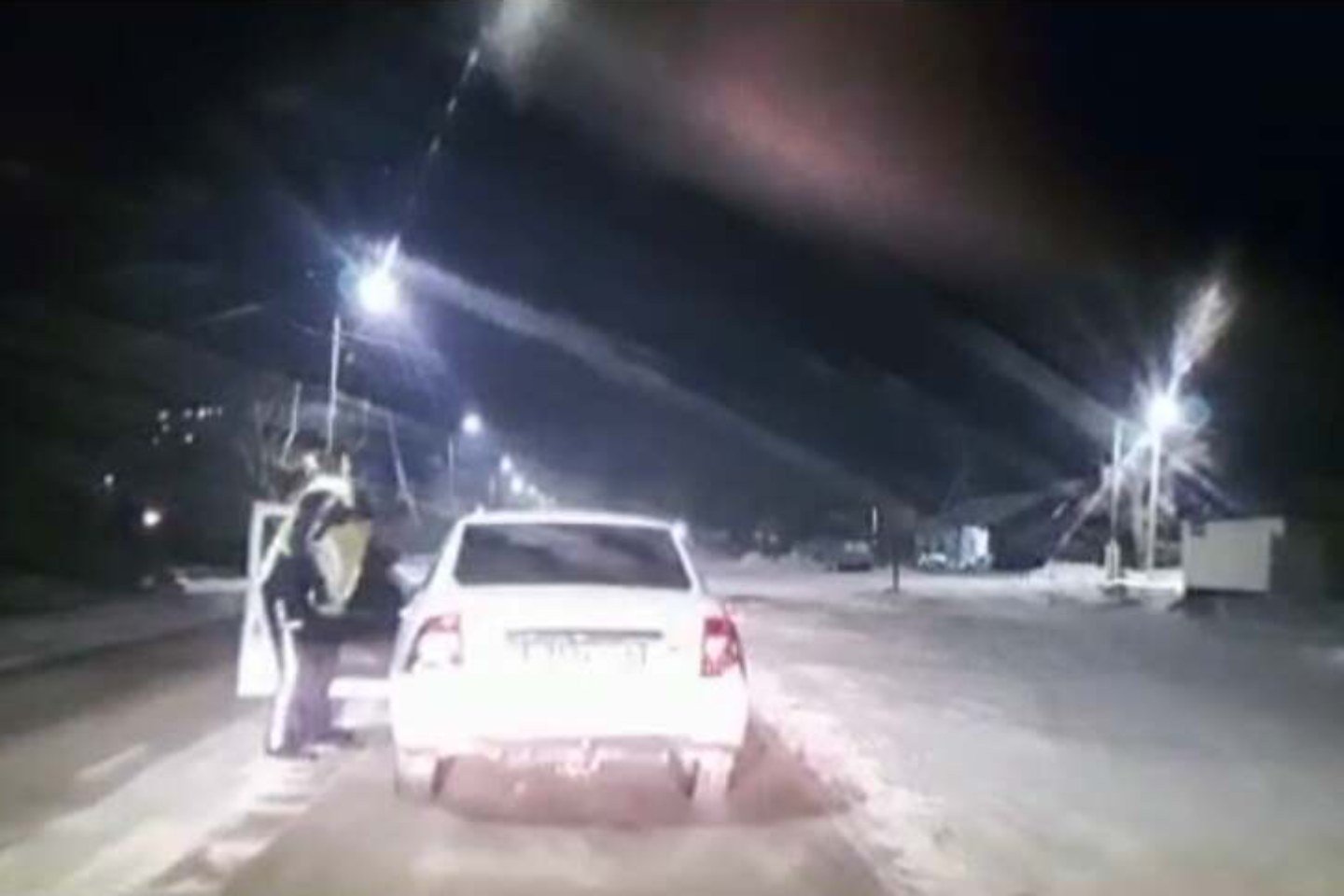 Происшествия в Казахстане и мире / Открытую машину угнал с парковки пьяный житель Абайской области