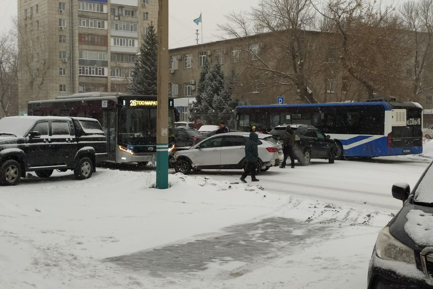 Усть-Каменогорск и ВКО / Усть-Каменогорск / Тройное ДТП с участием автобуса 26 маршрута произошло в Усть-Каменогорске Усть-Каменогорск и ВКО / Усть-Каменогорск / Тройное ДТП с участием автобуса 26 маршрута произошло в Усть-Каменогорске