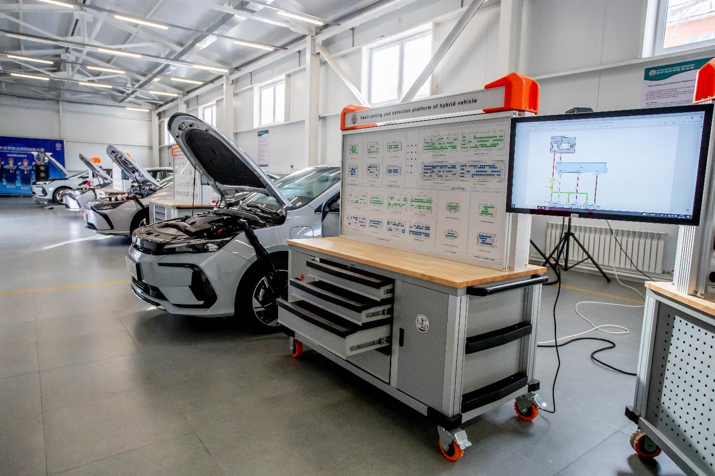 Усть-Каменогорск и ВКО / ШҚО-да Smart Driving Technology инженерлік орталығы ашылды