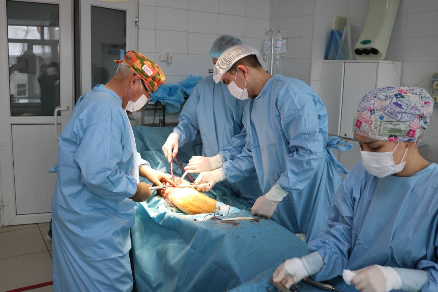 Усть-Каменогорск и ВКО / В ВКО впервые установили пациенту ревизионный имплант – "Ножку Вагнера"
