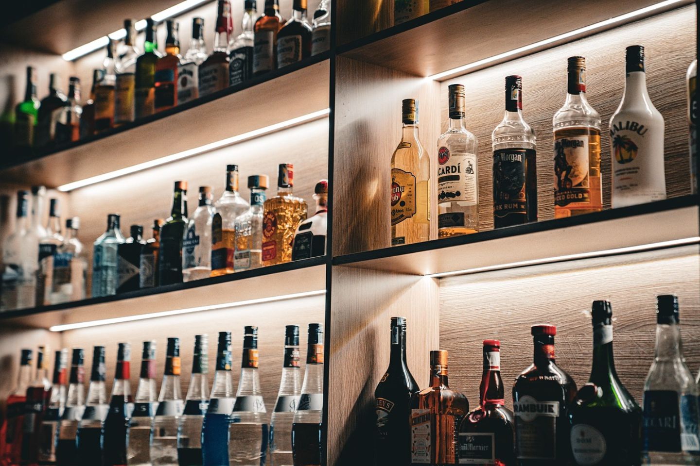 Новости Казахстана / Любителя бесплатной выпивки водворили в ИВС в Актау Новости Казахстана / Любителя бесплатной выпивки водворили в ИВС в Актау