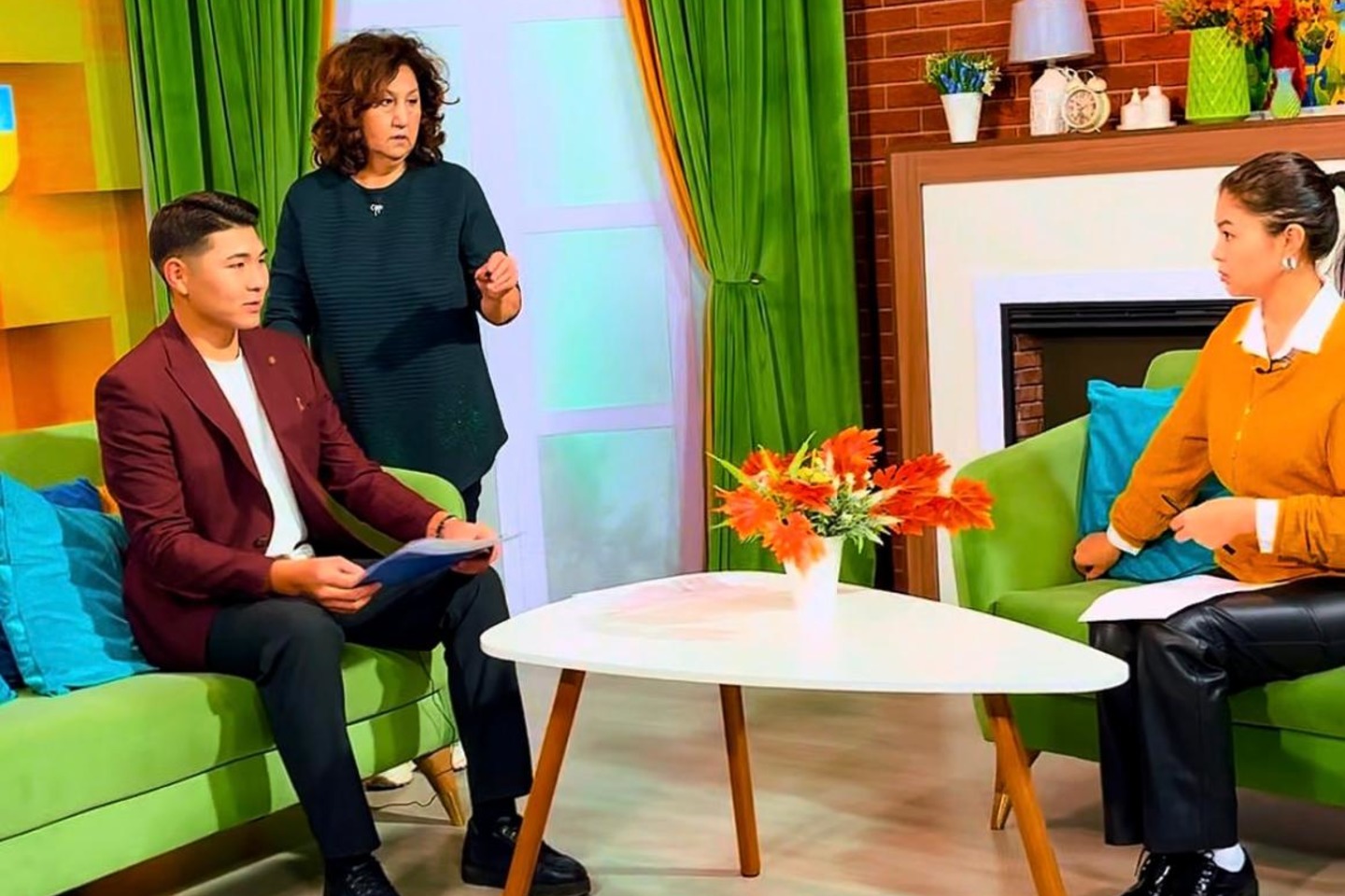 Усть-Каменогорск и ВКО / Өскеменде Ұлттық ұлан сарбазы телеарнада таңғы бағдарлама жүргізеді Усть-Каменогорск и ВКО / Өскеменде Ұлттық ұлан сарбазы телеарнада таңғы бағдарлама жүргізеді