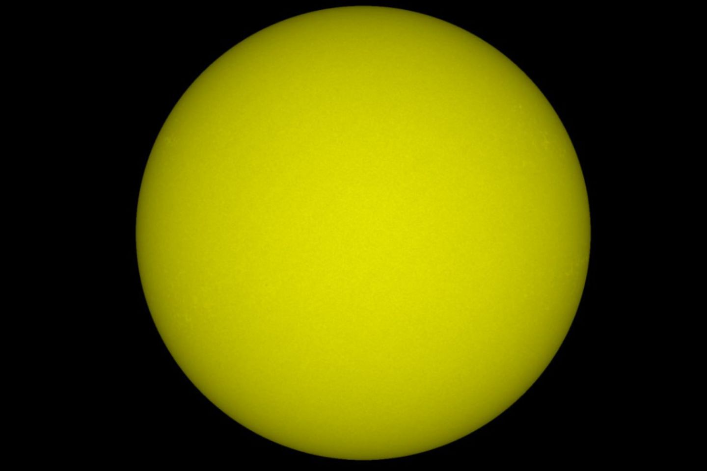 Новости мира / Солнечные пятна исчезли: редкое явление после бурного начала года Новости мира / Солнечные пятна исчезли: редкое явление после бурного начала года