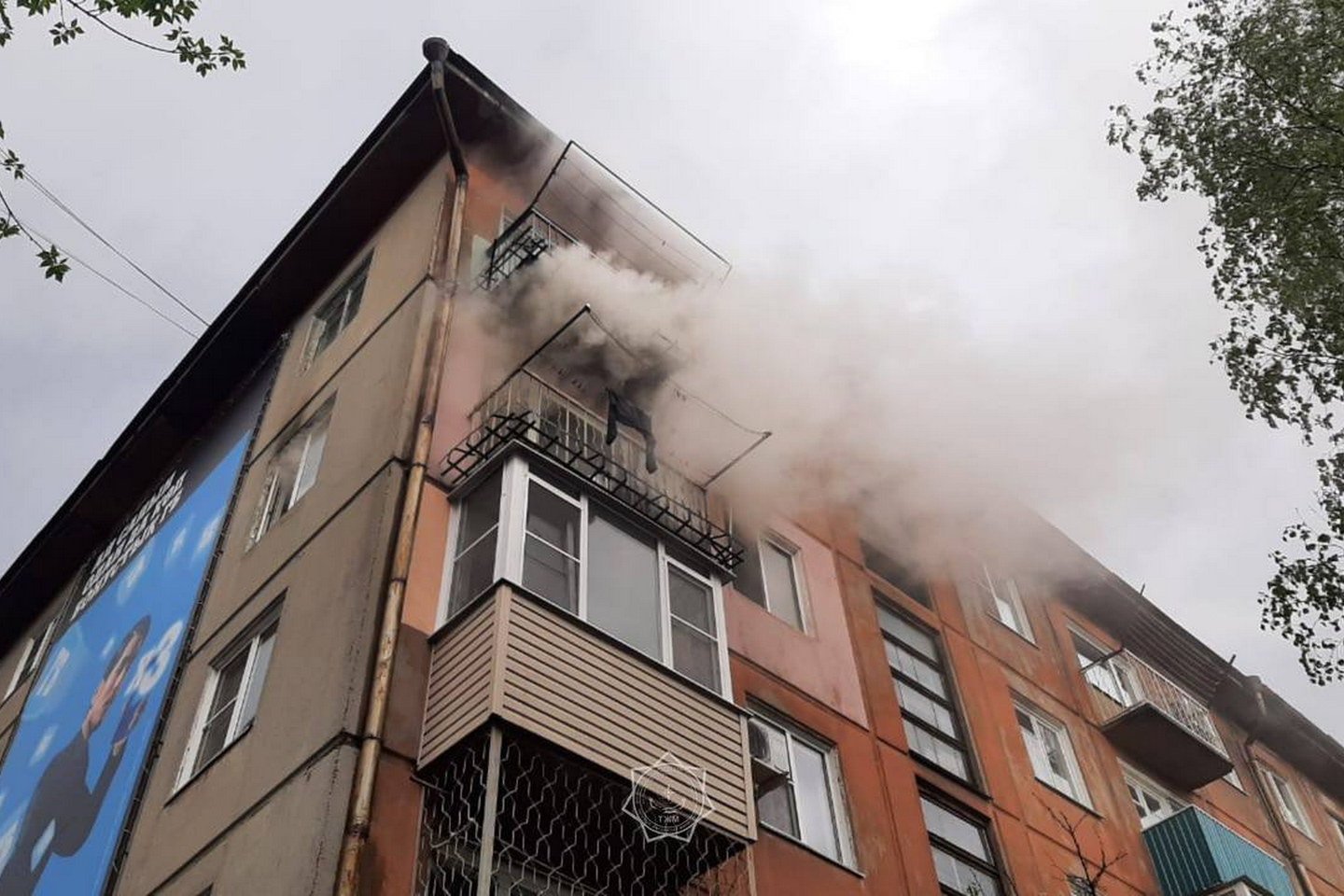 Усть-Каменогорск и ВКО / Пятерых человек эвакуировали при пожаре в Усть-Каменогорске