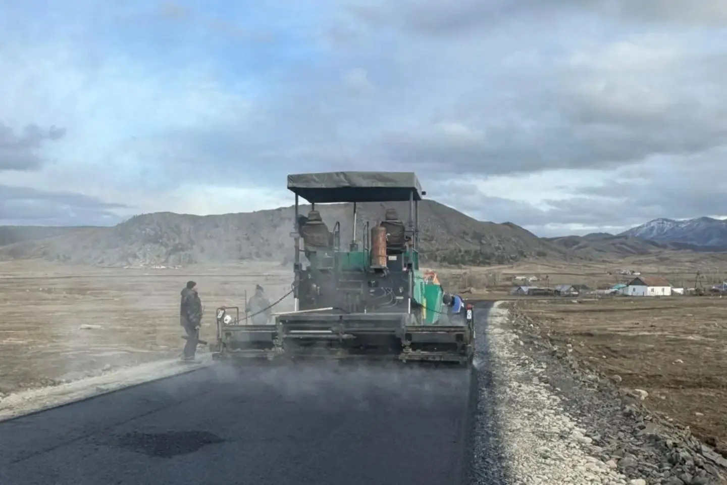 Усть-Каменогорск и ВКО / Жоғарғы Тайынтыда Серікқазы Бекбосынов атындағы көше жолы жөнделуде Усть-Каменогорск и ВКО / Жоғарғы Тайынтыда Серікқазы Бекбосынов атындағы көше жолы жөнделуде