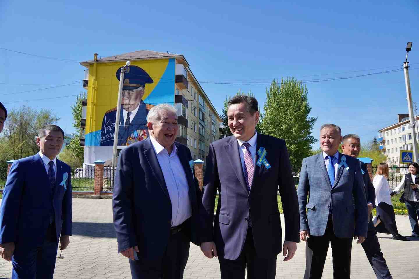 Усть-Каменогорск и ВКО / Труженик тыла из поселка Касыма Кайсенова получил поздравления от акима ВКО 