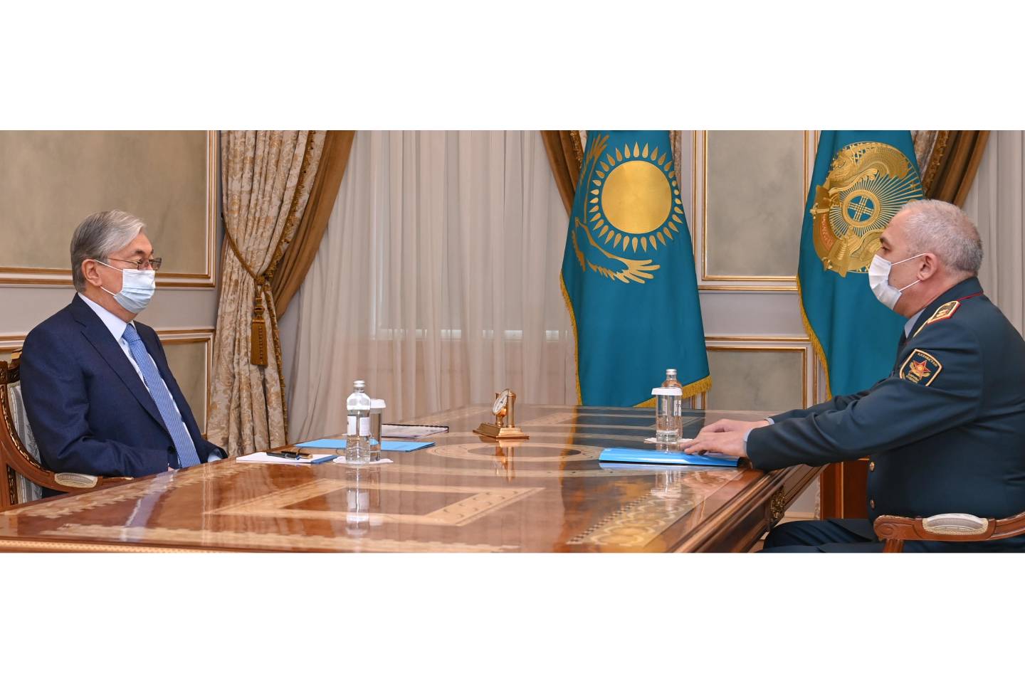 Новости Казахстана / Общество в Казахстане / Глава государства встретился с министром обороны Русланом Жаксылыковым