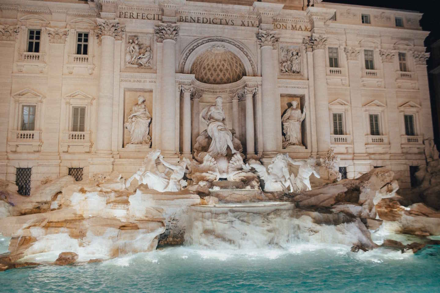 Новости мира / Интересные новости / Туристы оставили в римском фонтане рекордную сумму