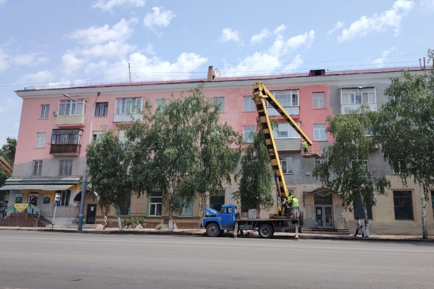Усть-Каменогорск и ВКО / Назарбаев даңғылындағы 14 үйдің сырты жөнделеді Усть-Каменогорск и ВКО / Назарбаев даңғылындағы 14 үйдің сырты жөнделеді