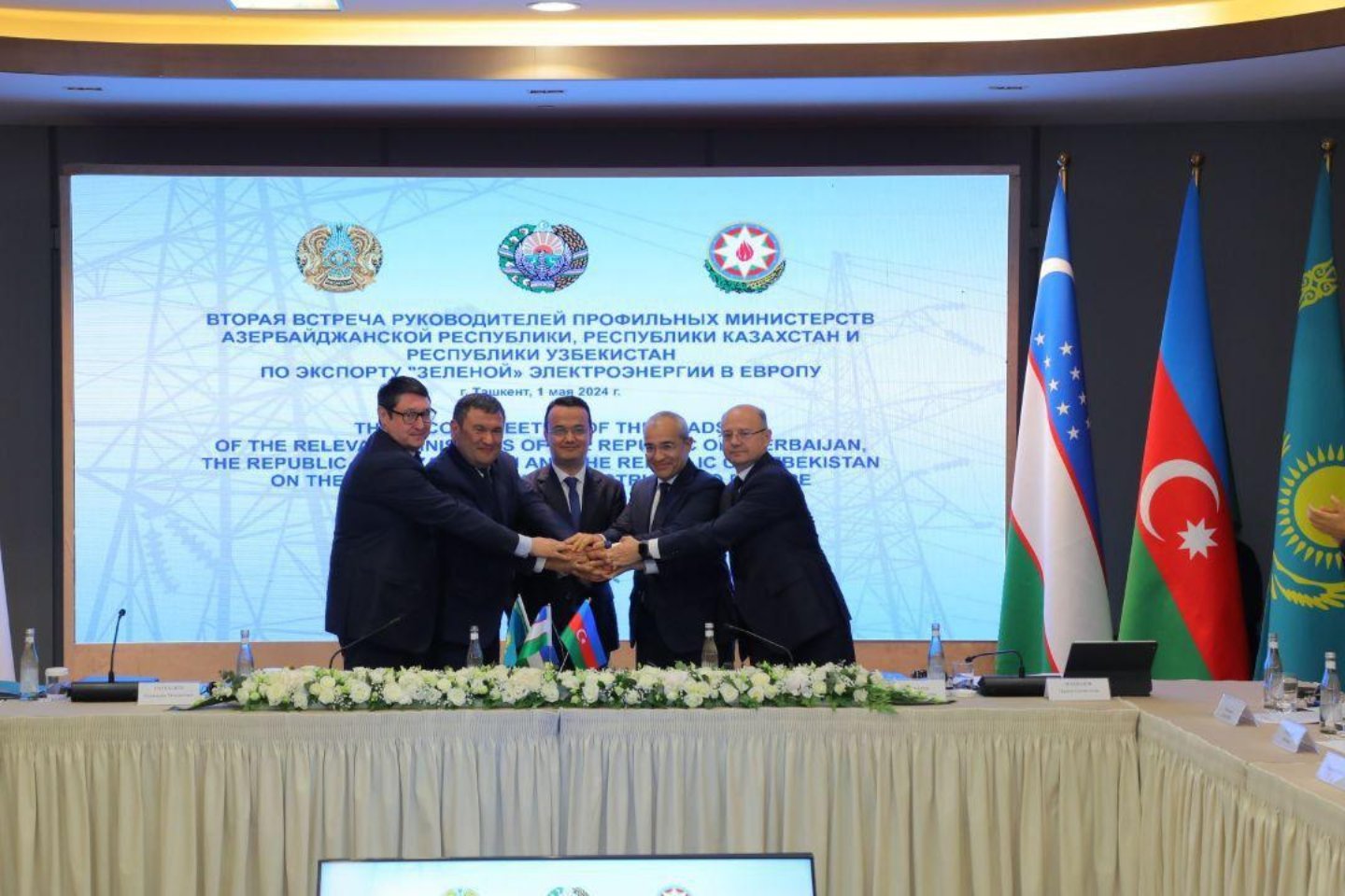 Новости Казахстана / Казахстан, Азербайджан и Узбекистан договорились проложить кабель по дну Каспия