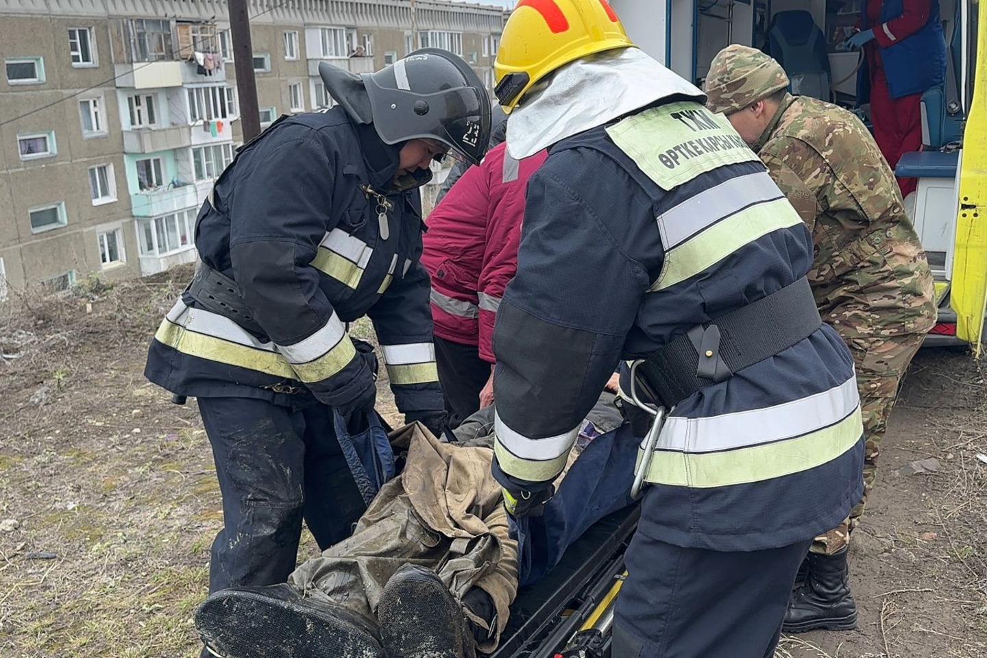 Усть-Каменогорск и ВКО / Глубокое (Глубоковский р-он) / Глубокое ауданында үш адам кәріз құдығындағы газдан уланған