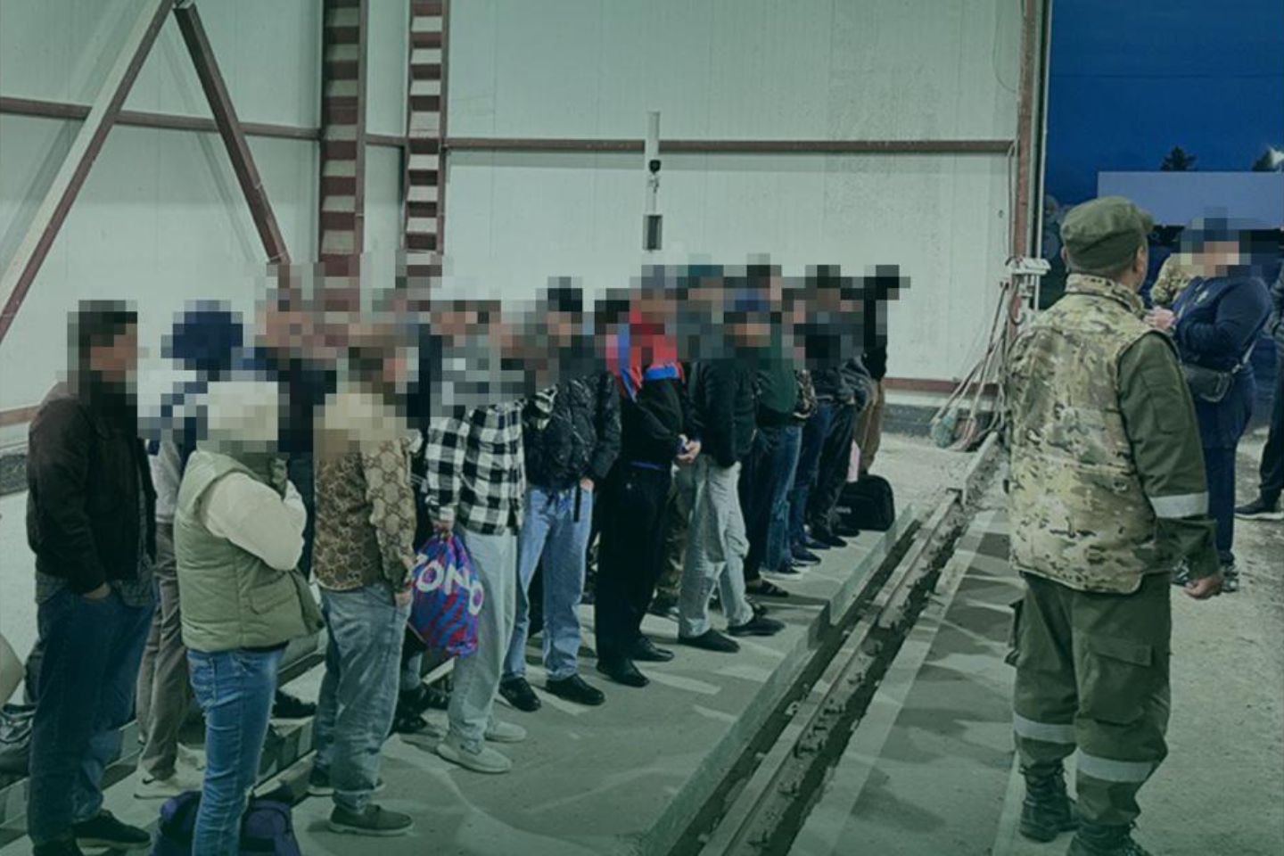 Новости Казахстана / В грузовике на границе с Россией нашли 29 нелегалов: КНБ возбудил дело Новости Казахстана / В грузовике на границе с Россией нашли 29 нелегалов: КНБ возбудил дело