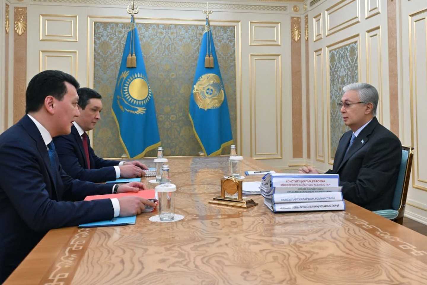 Новости Казахстана / Общество в Казахстане / Президенту Казахстана показали предложения по конституционной реформе