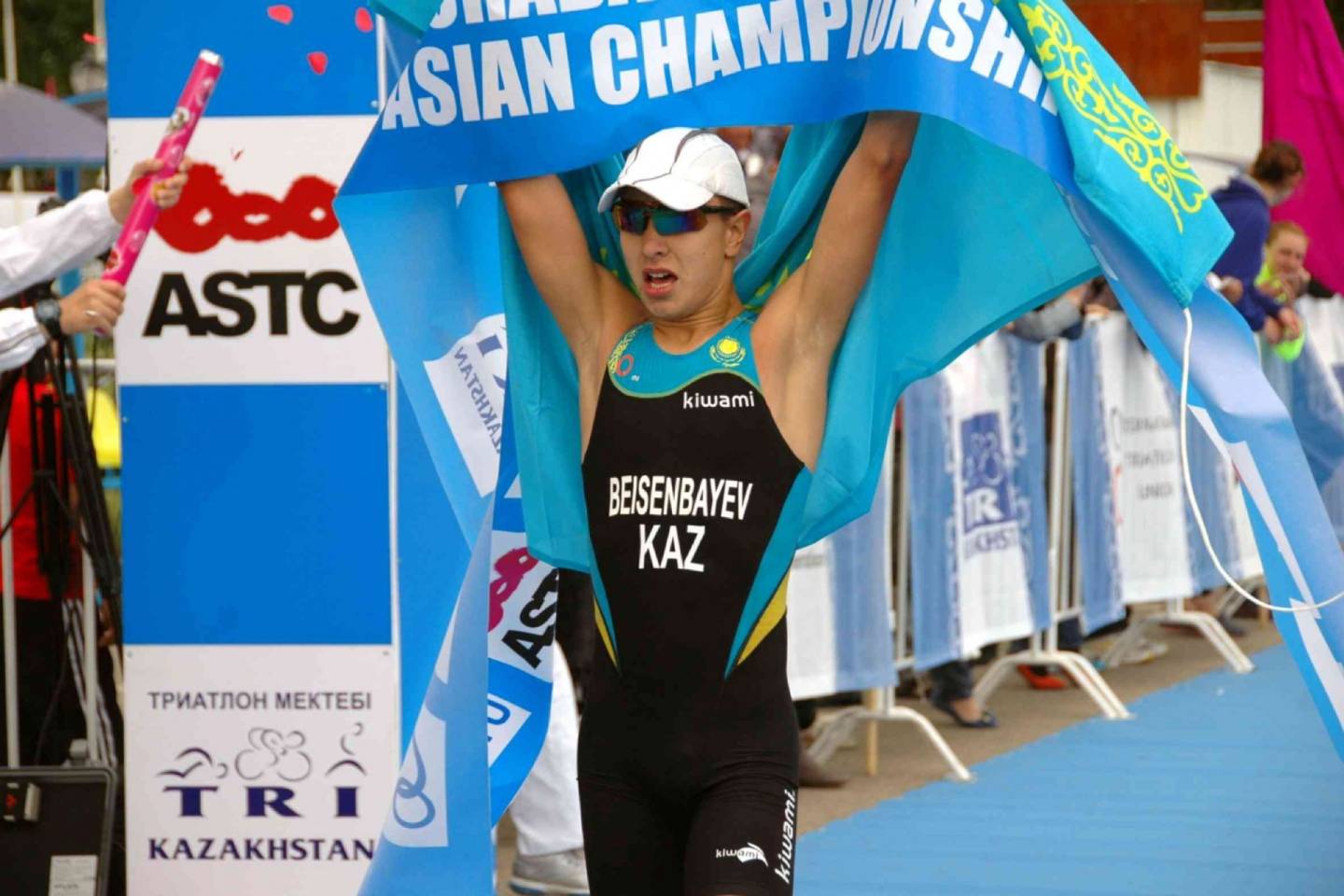 Новости спорта / Новости спорта в мире и Казахстане / Казахстанские спортсмены заполучили две золотые медали на ЧА по триатлону