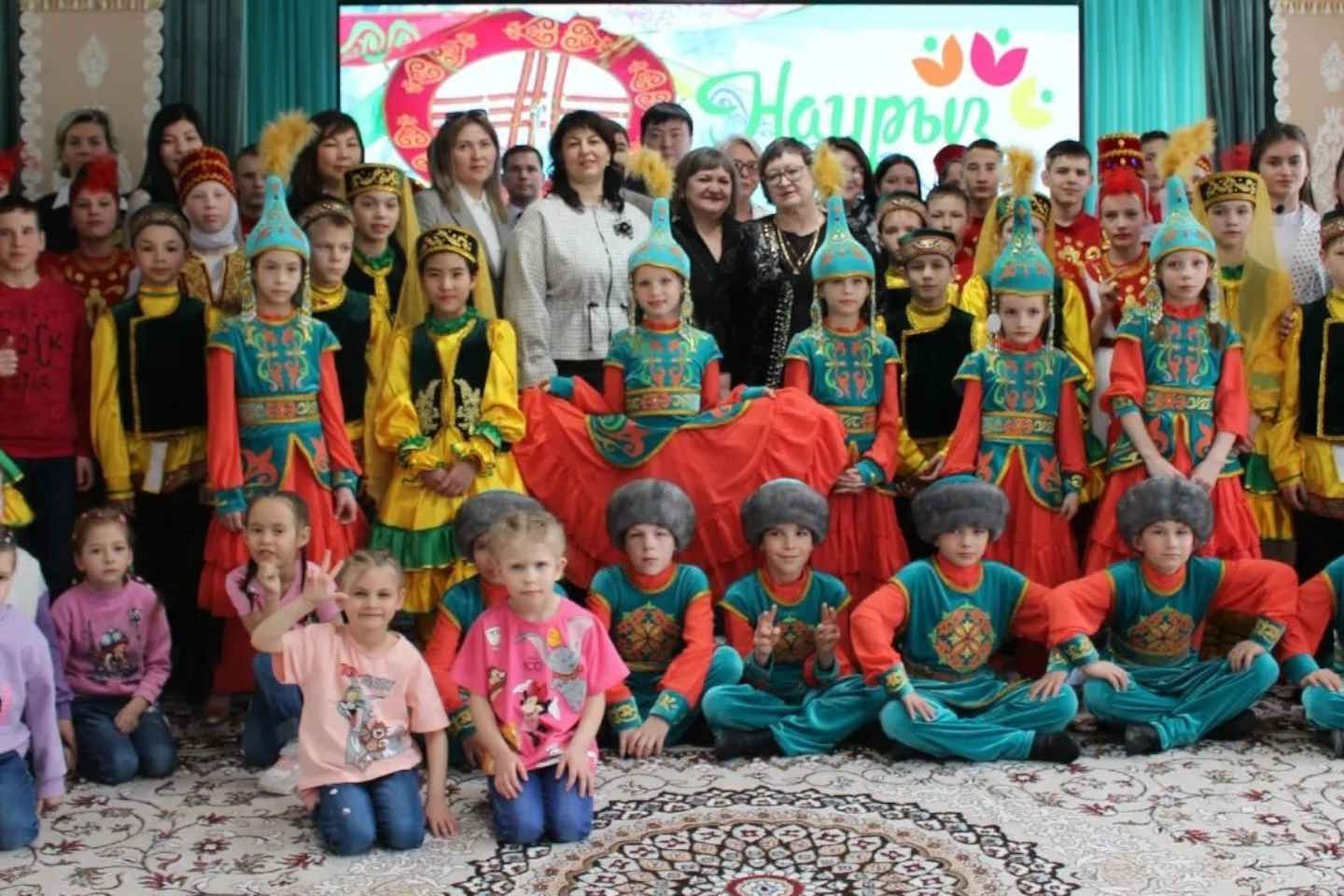 Усть-Каменогорск и ВКО / 12 воспитанников Центра поддержки детей "Уміт" нашли спонсоров и шефов