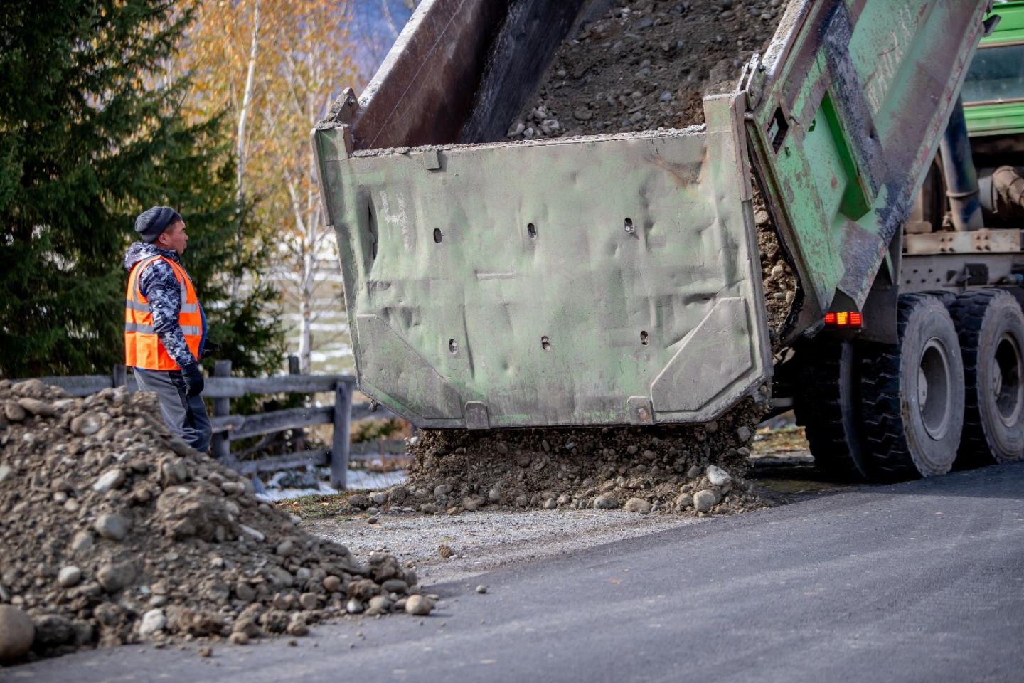 Усть-Каменогорск и ВКО / Трассу Усть-Каменогорск – Рахмановские ключи сдадут в следующем году
