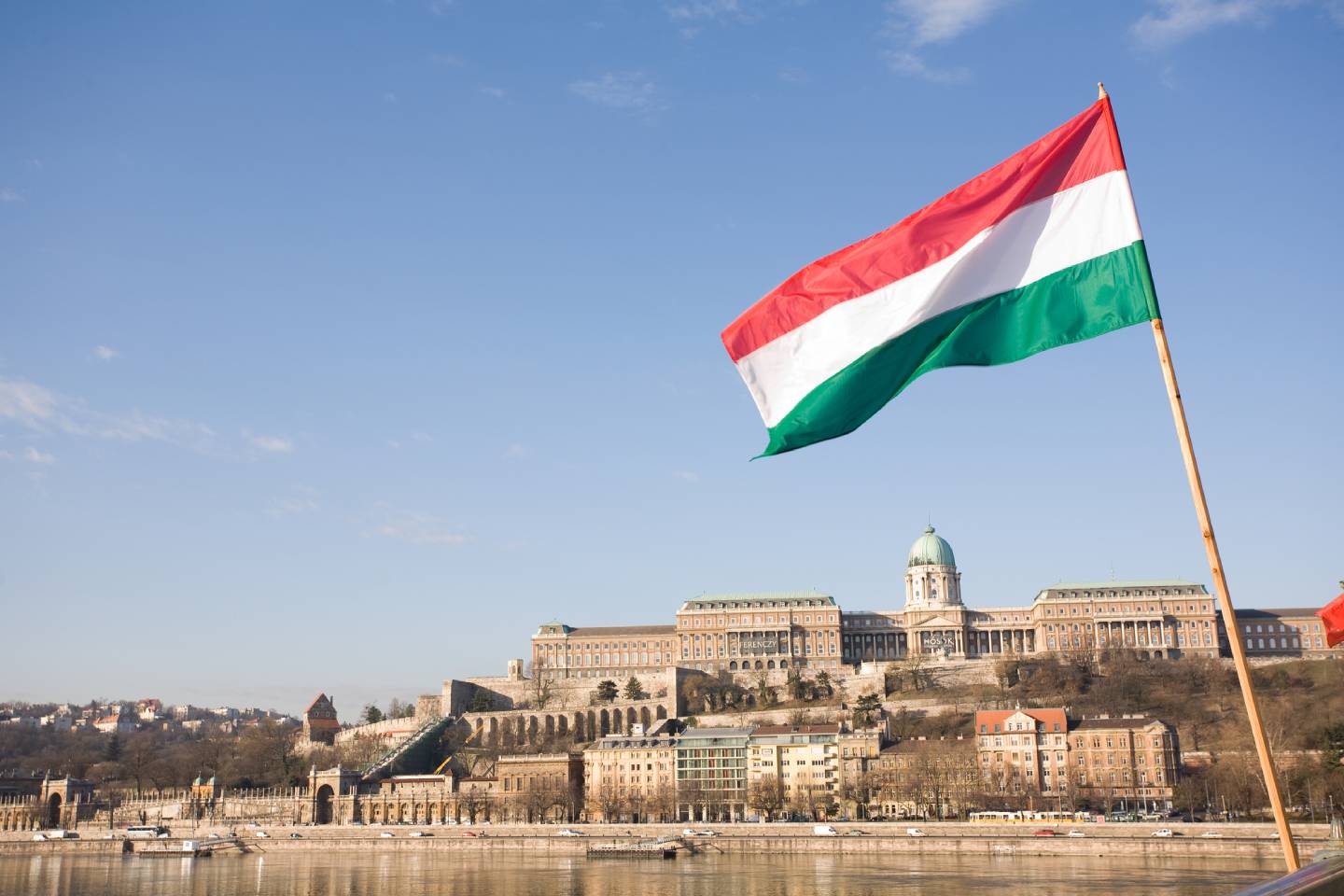 Новости мира / Политика в мире / Премьер Венгрии прибыл в Казахстан