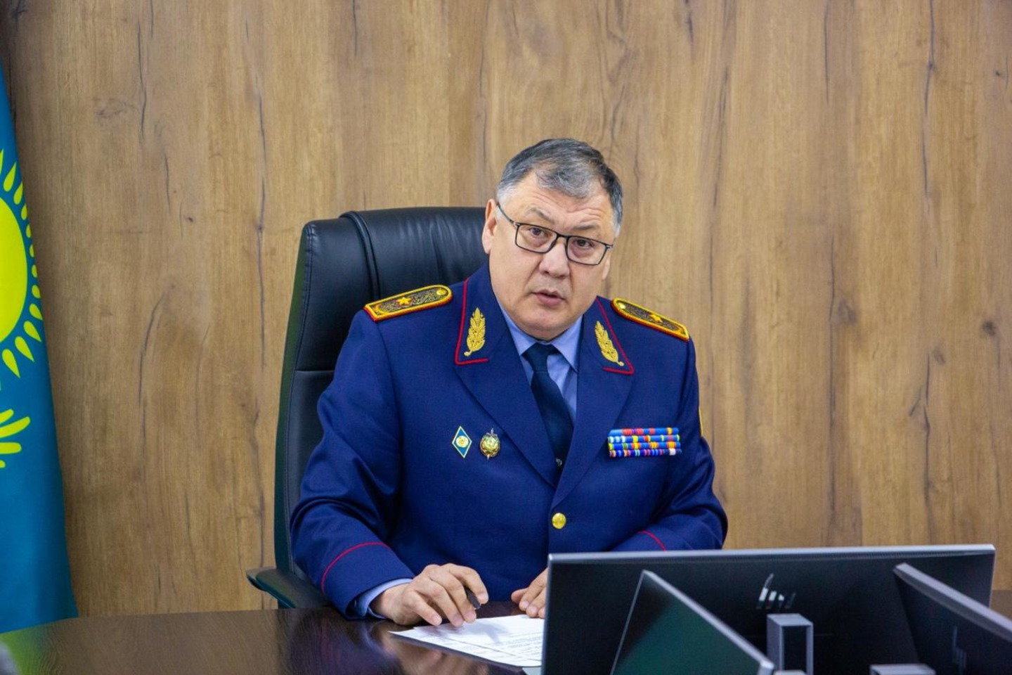 Усть-Каменогорск и ВКО / Өскемендегі қару-жарақ дүкендеріне бақылау күшейеді