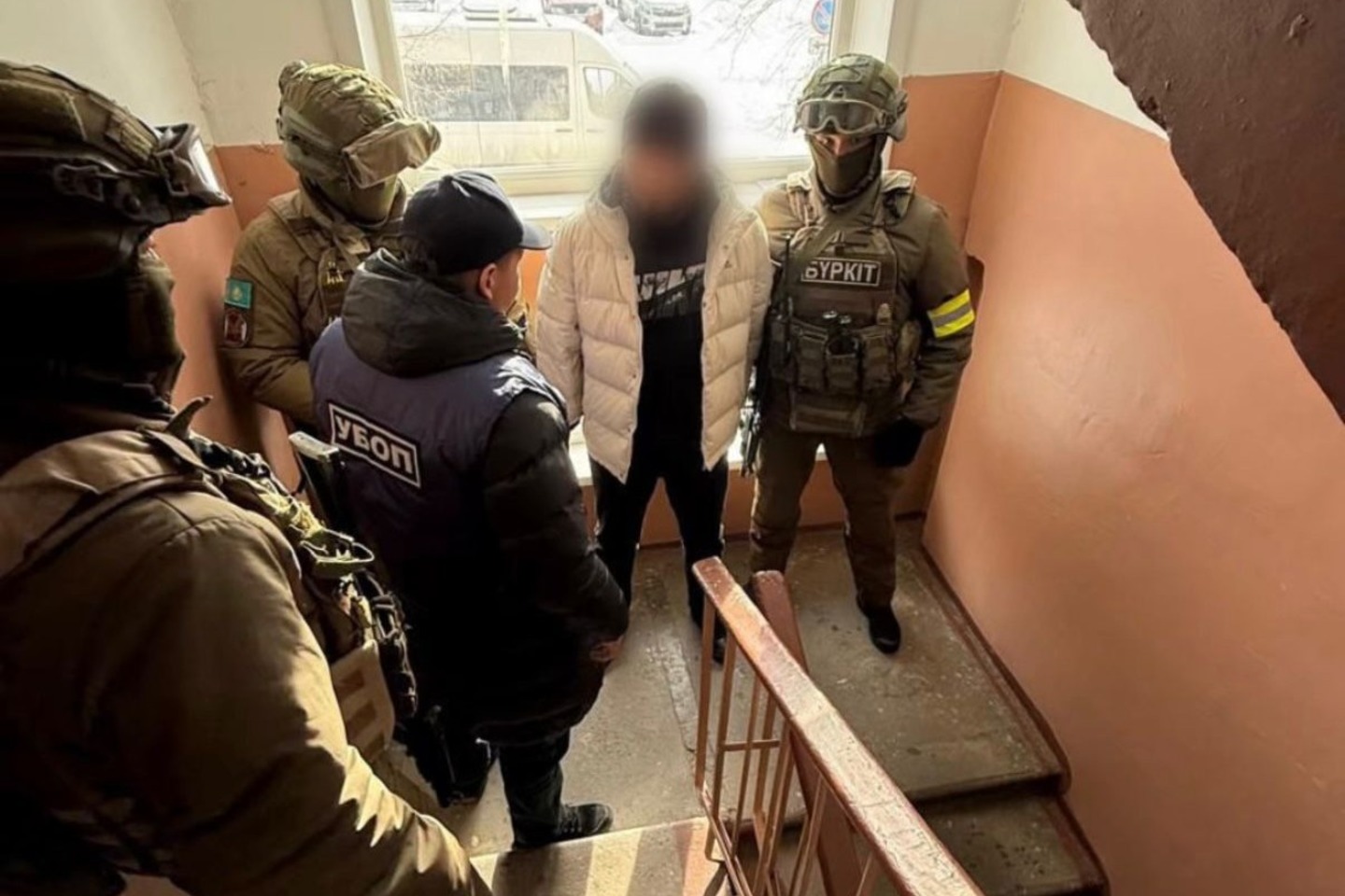 Усть-Каменогорск и ВКО / Улкен Нарын (район Улкен Нарын) / ШҚО полицейлері ақша бопсалаумен айналысқандарды ұстады