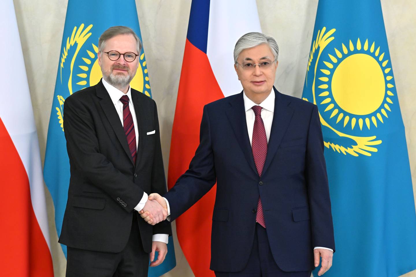 Новости мира / Политика в мире / Президент Казахстана встретился с премьер-министром Чехии