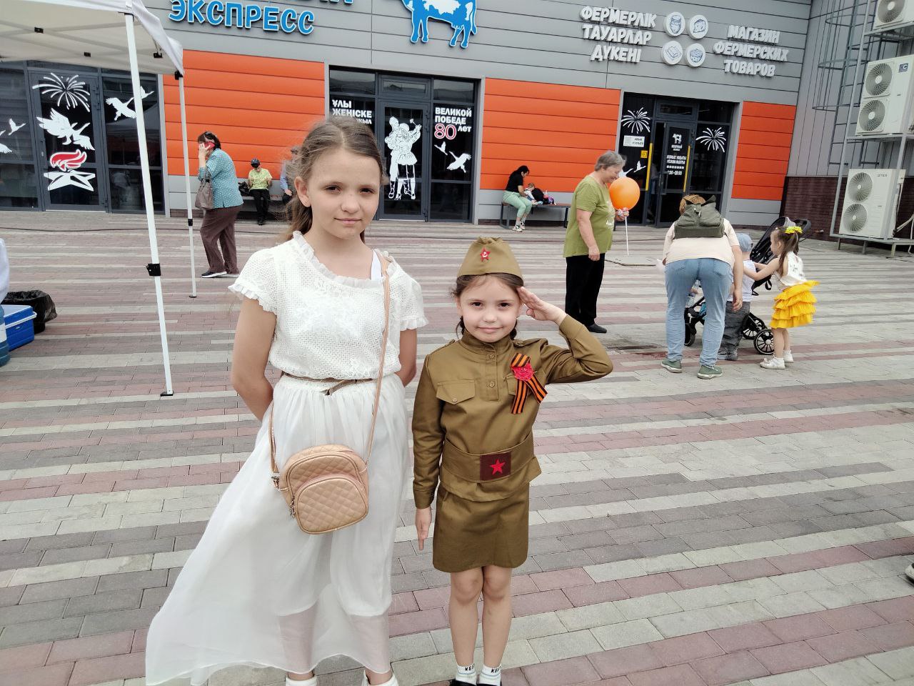 Усть-Каменогорск и ВКО / Актерам русского театра ВКО вручили ключи от квартир Усть-Каменогорск и ВКО / Актерам русского театра ВКО вручили ключи от квартир