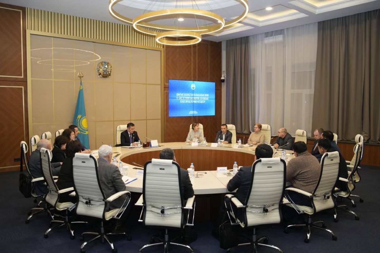 Усть-Каменогорск и ВКО / Общественники ВКО просят поддержать молодых специалистов – медиков в городах