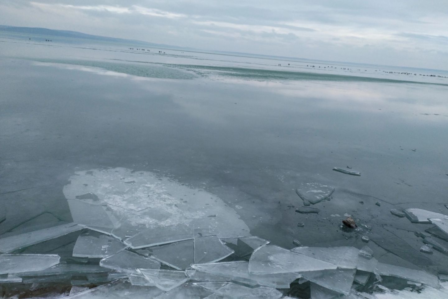 Новости Казахстана / В Костанайской области мужчины провалились под лед
