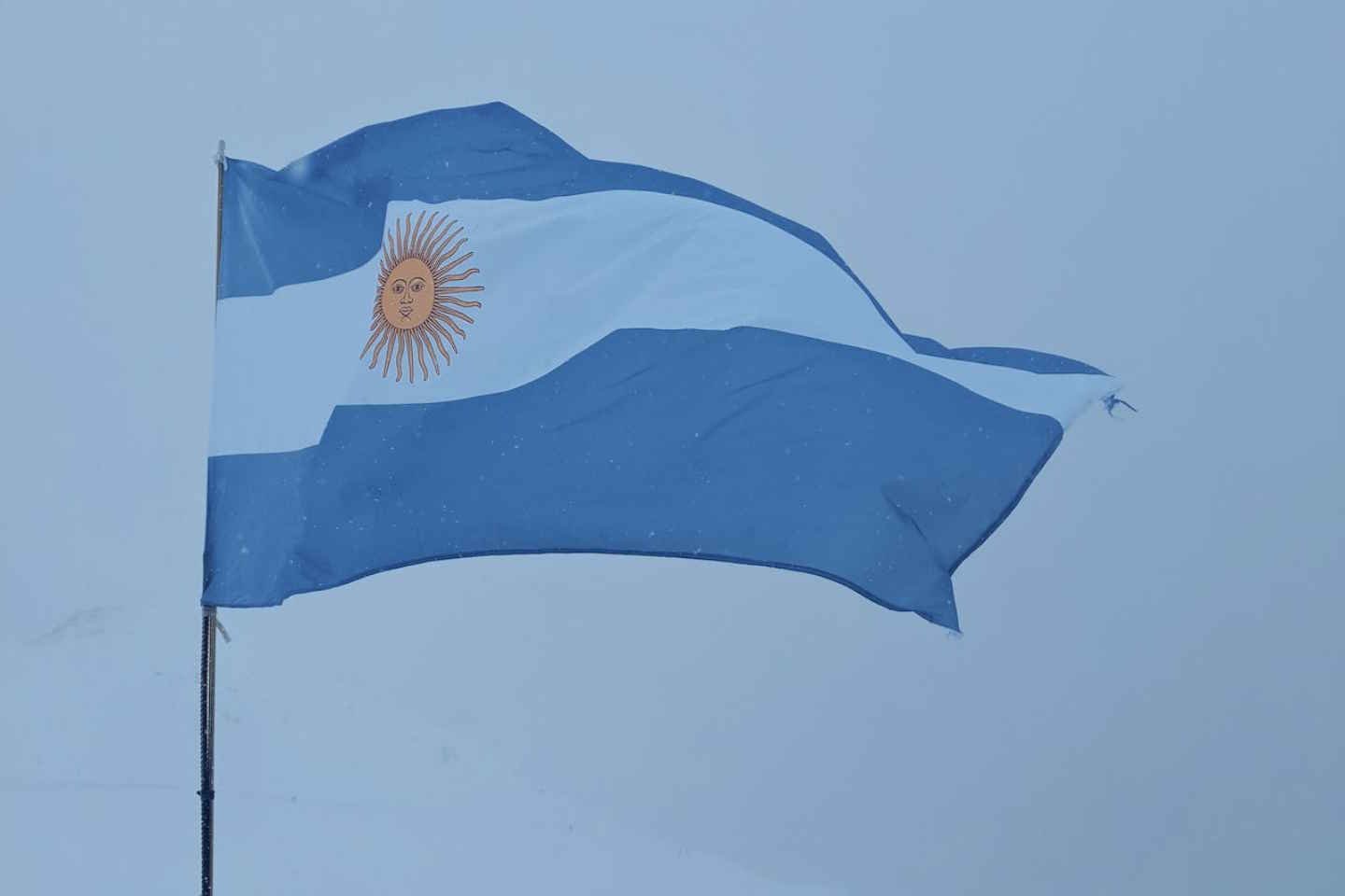 Новости мира / Мировая экономика / В Аргентине парламент начал рассматривать реформы нового президента