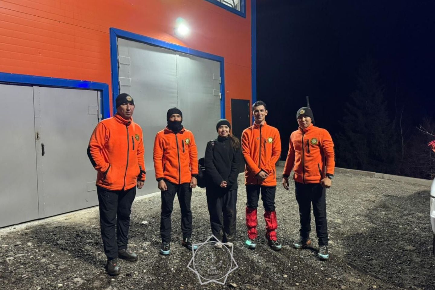 Новости Казахстана / МЧС РК эвакуировало туристку с высоты почти 3000 метров