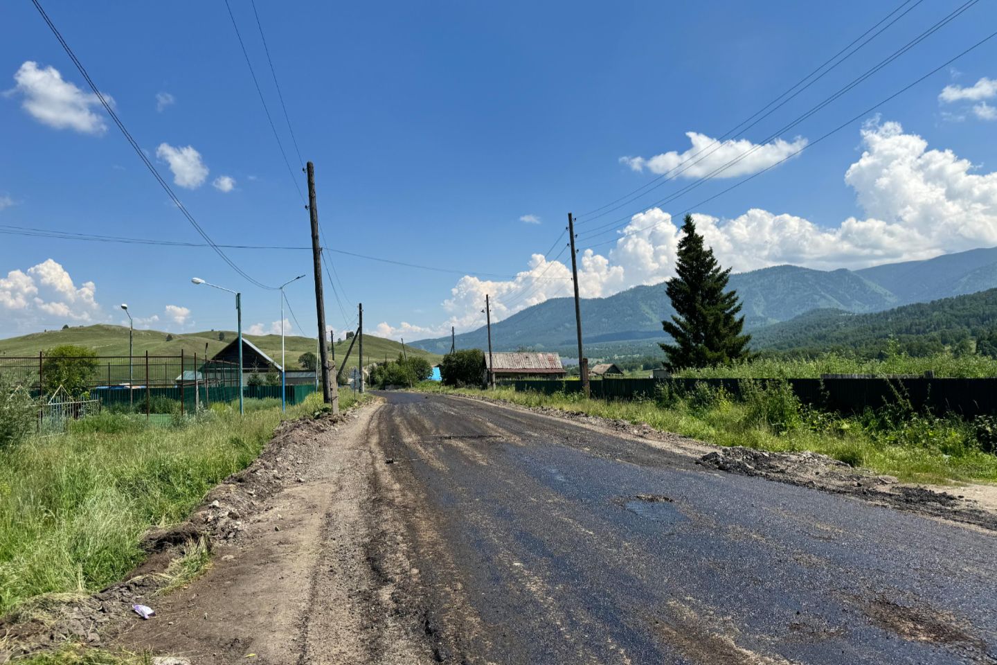 Усть-Каменогорск и ВКО / Строительством дорог активно занимаются в Катон-Карагайском районе