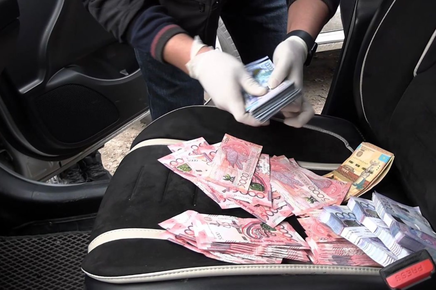 Усть-Каменогорск и ВКО / Өскеменде пәтер тоналды, шығын – 10 млн теңге