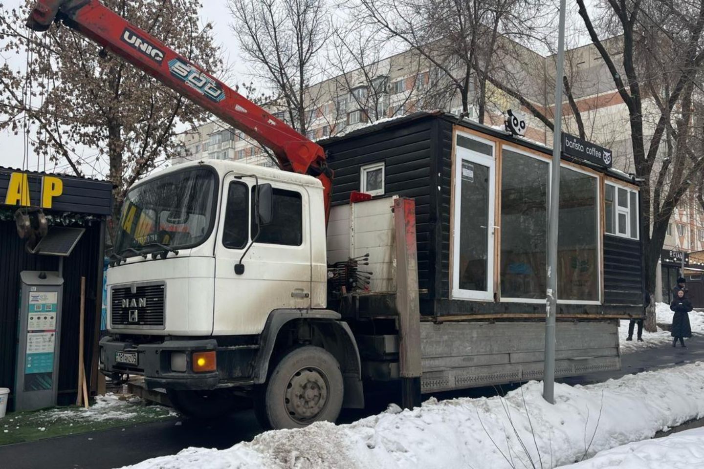 Новости Казахстана / В Алматы демонтировали более сотни незаконных торговых объектов