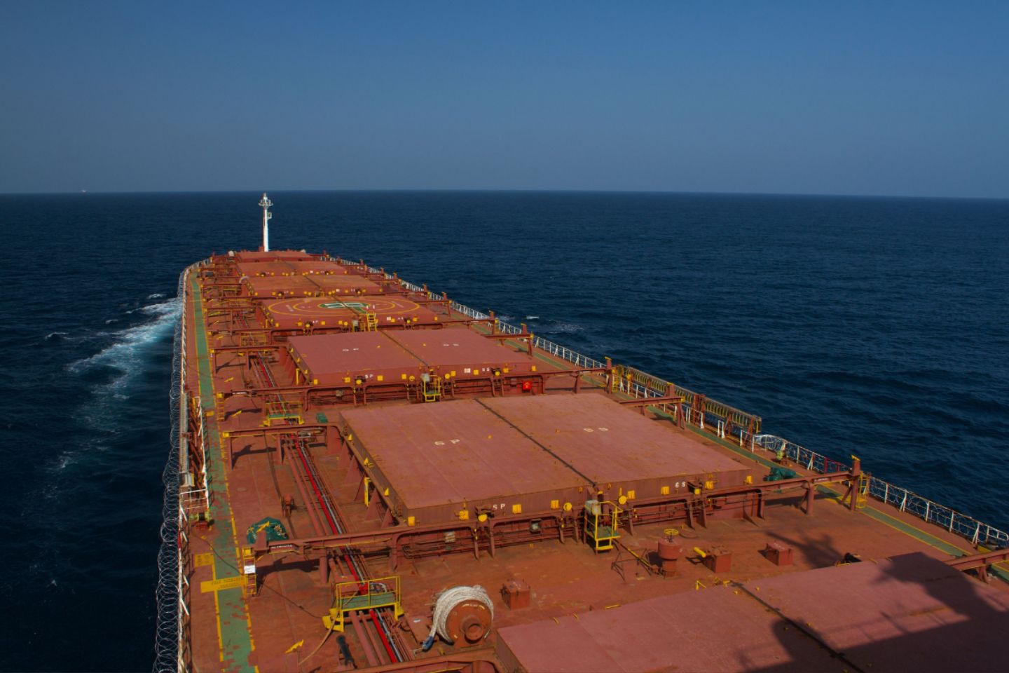 Новости мира / На фоне кризиса ОАЭ призывают принудительно открыть Ормузский пролив