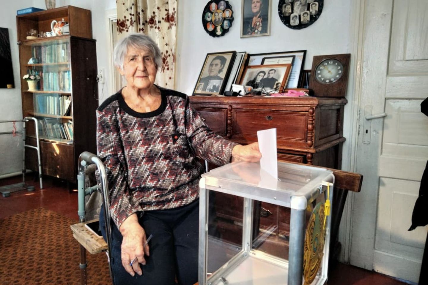 Усть-Каменогорск и ВКО / Усть-Каменогорск / Выборы не пропускаю! 103-летняя участница войны проголосовала на референдуме