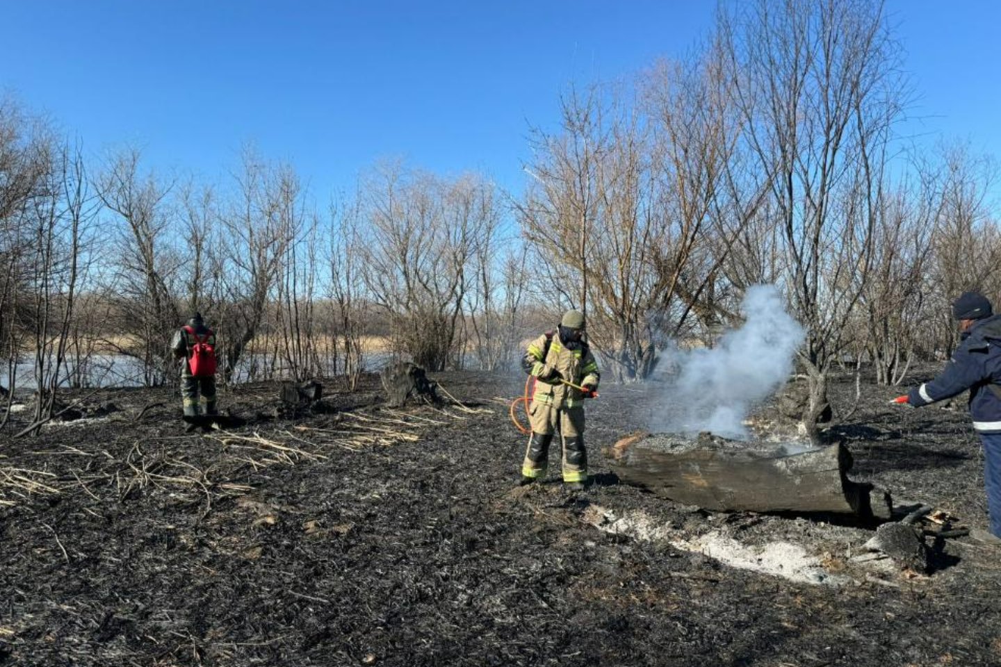 Новости Казахстана / Общество в Казахстане / Более 1000 гектаров камыша сгорело в Атырауской области