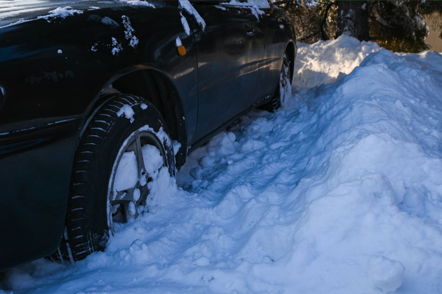 Новости Казахстана / МЧС спешит на помощь: пятеро казахстанцев застряли в снегу