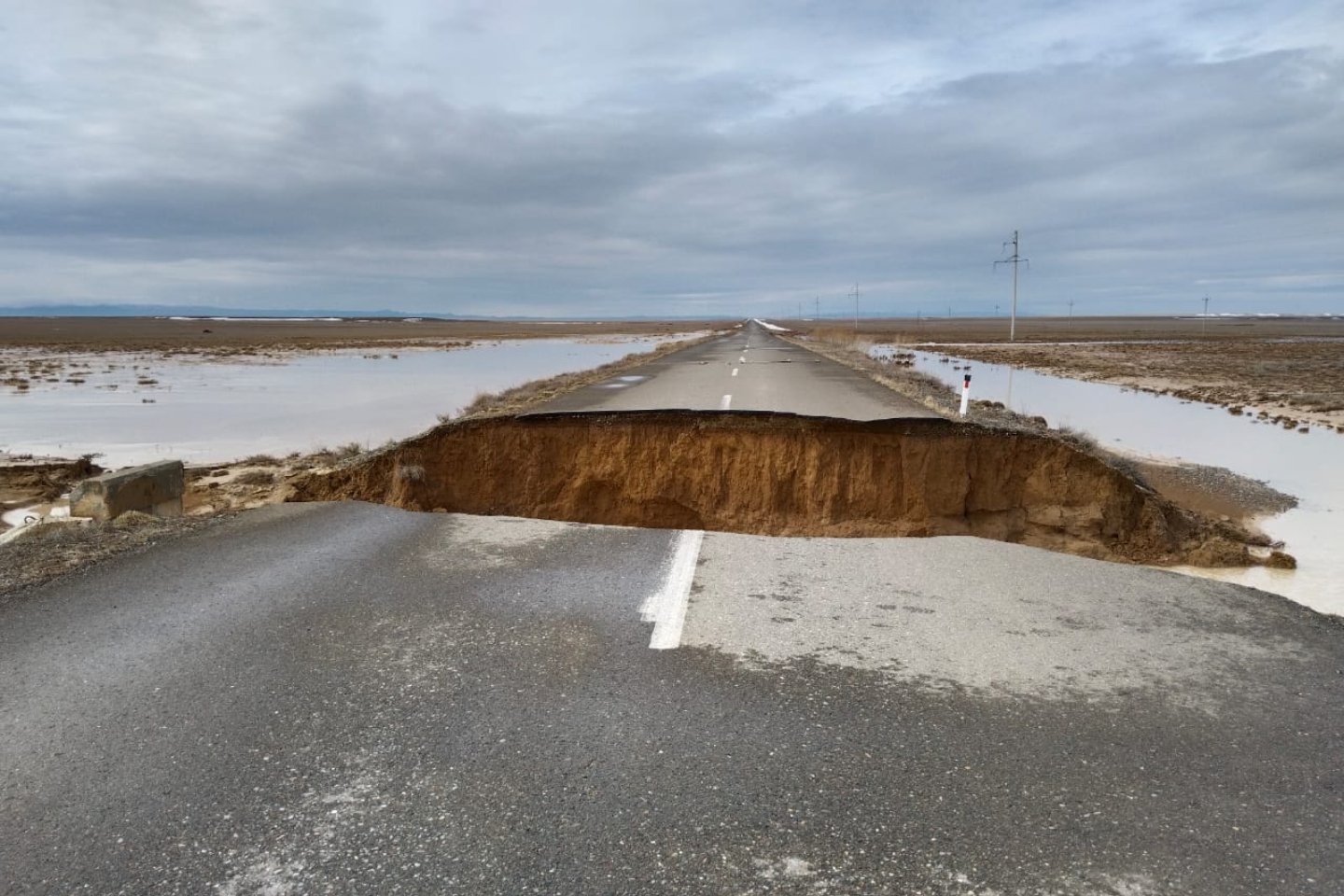 Усть-Каменогорск и ВКО / В Восточном Казахстане из-за паводков оказались разрушены трассы областного значения