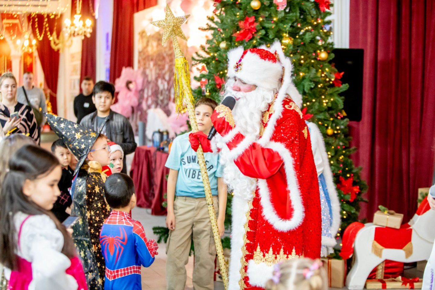 Усть-Каменогорск и ВКО / Усть-Каменогорск / "Новогоднее сияние" озарит ТК "Гостиный Двор" в Усть-Каменогорске