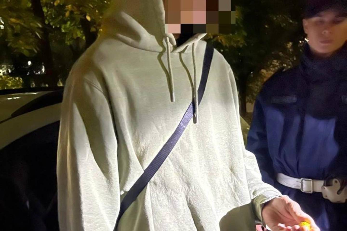 Происшествия в Казахстане и мире / Неумелого "закладчика" выдала вспышка камеры смартфона в Уральске