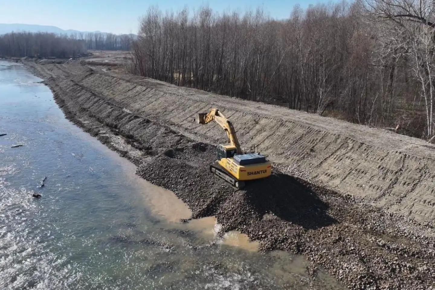 Усть-Каменогорск и ВКО / В Глубоковском районе начали углублять русла рек и строить две защитные дамбы