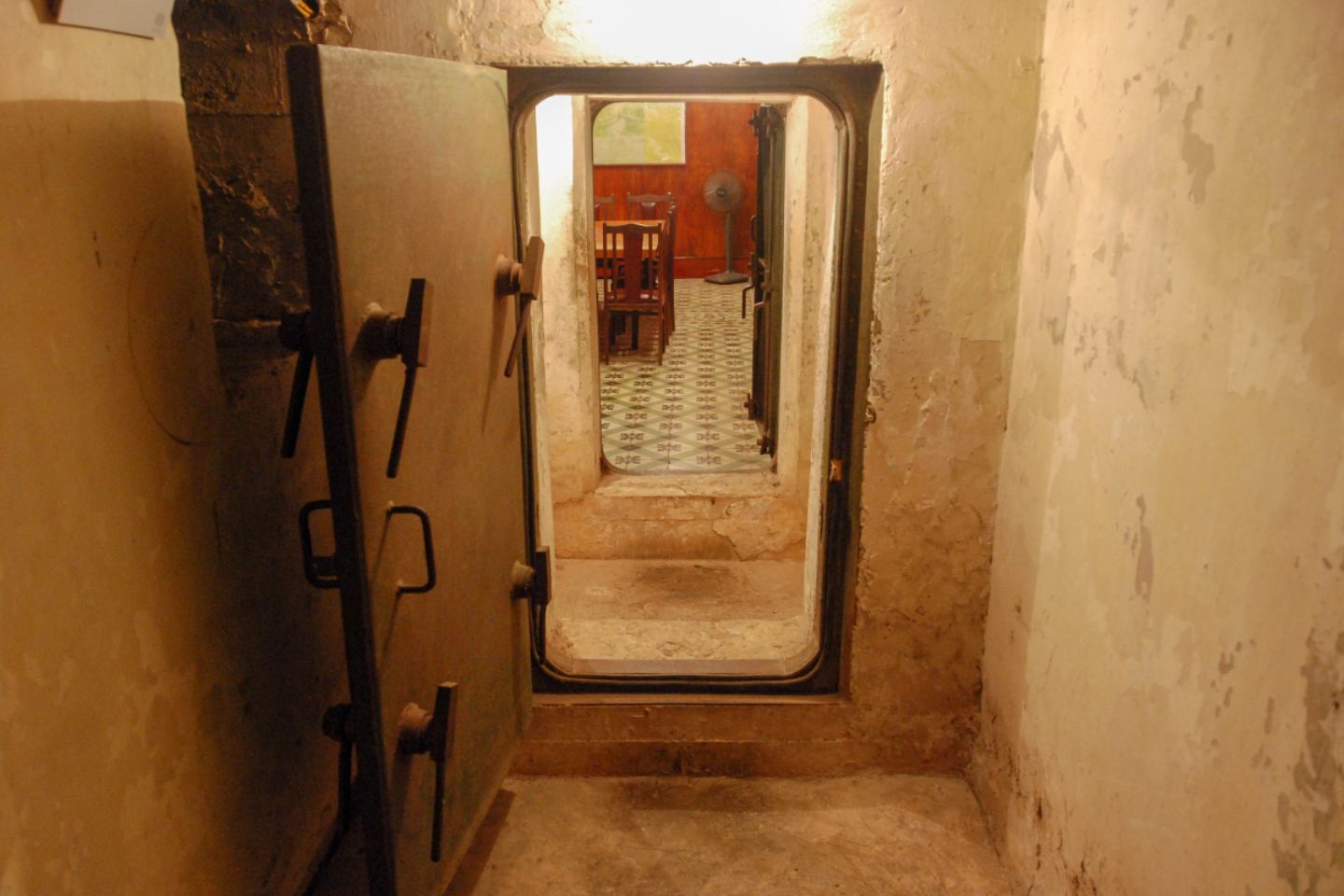 Новости мира / Рекордный интерес к убежищам в США фиксируют на фоне ударов по Ирану Новости мира / Рекордный интерес к убежищам в США фиксируют на фоне ударов по Ирану