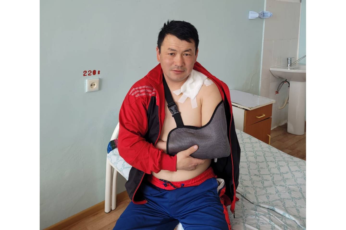 Новости Казахстана / Медицина в Казахстане / В Акжарской больнице Тарбагатайского района провели сложную операцию мужчине, упавшему с лошади