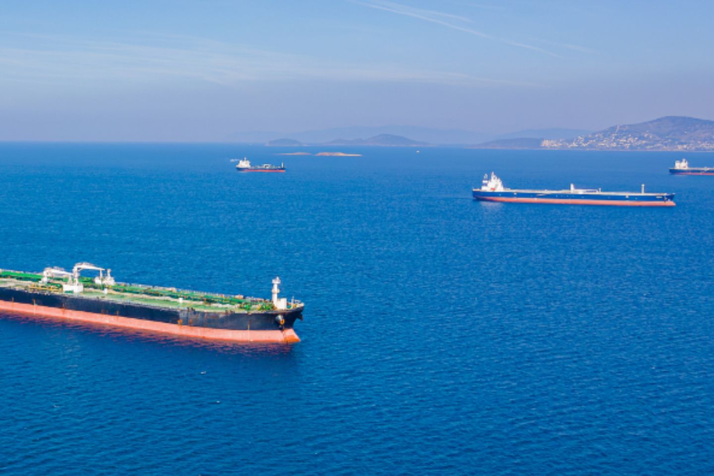 Новости мира / Эксперты подсчитали число застрявших у Ормузского пролива танкеров