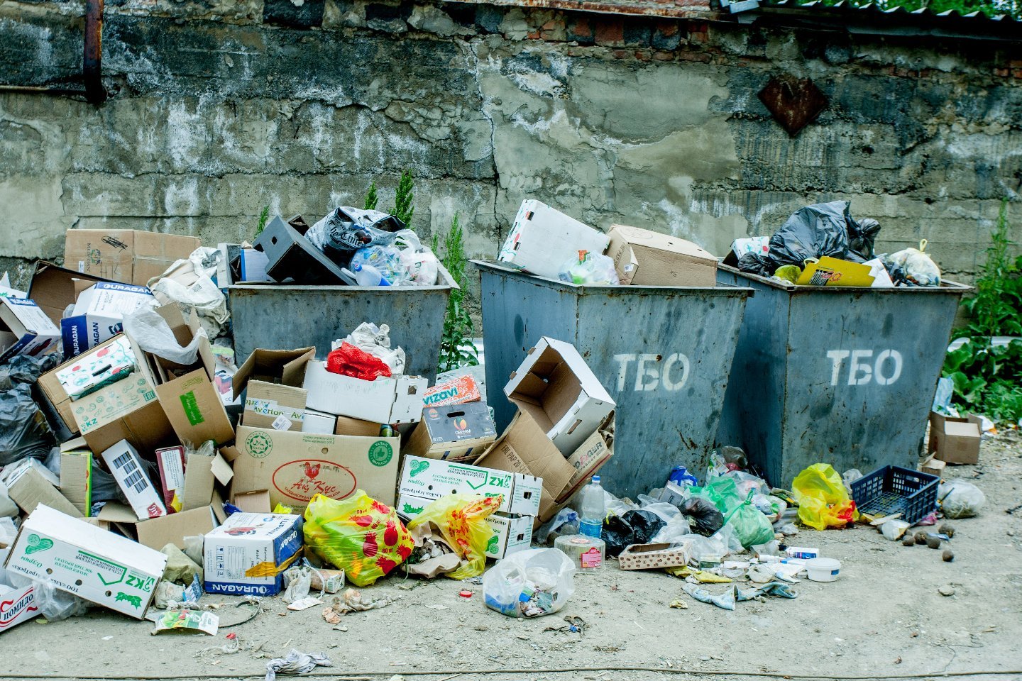Усть-Каменогорск и ВКО / Жители ВКО жалуются на обилие мусора, аким критикует подчиненных за нерасторопность