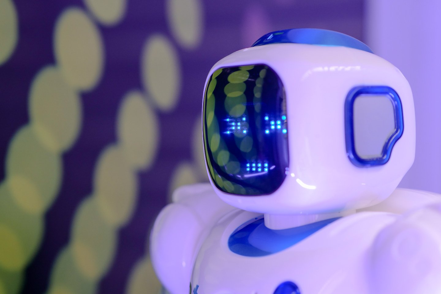 Новости мира / Интересные новости / Российские ученые научили роботов имитировать эмоции